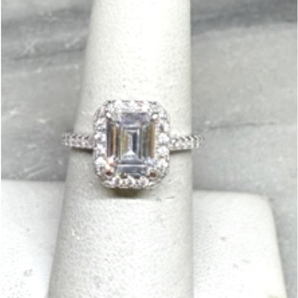 925 Sterling Silver CZ size 7 beautiful ring . Shiny - Picture 3 of 6